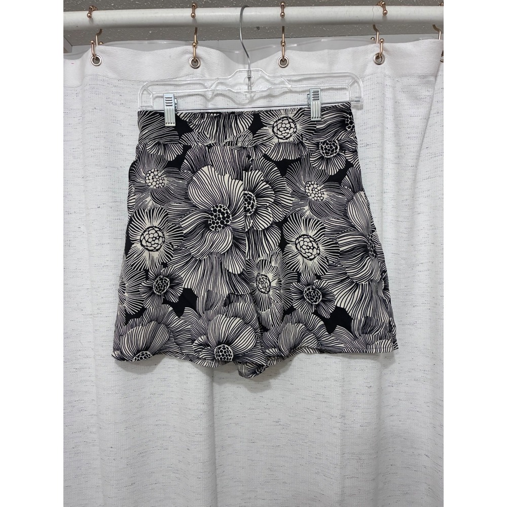 Express Black White Floral High Waisted Shorts XS Elastic Back Women's Feminine